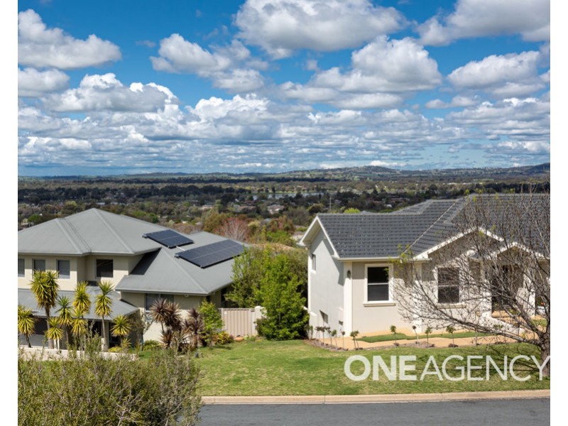 17 ATHERTON CRESCENT, Tatton NSW 2650