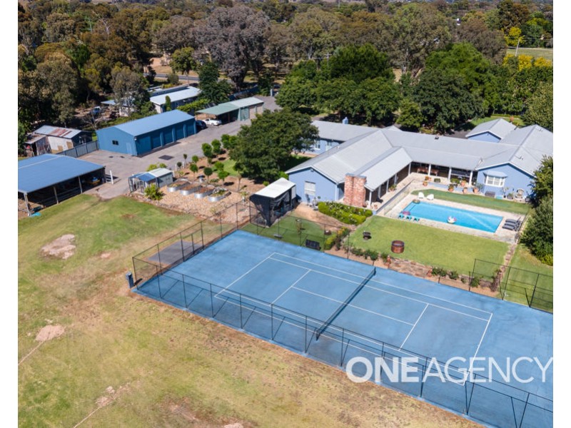 85 PLUMPTON ROAD, Lake Albert NSW 2650