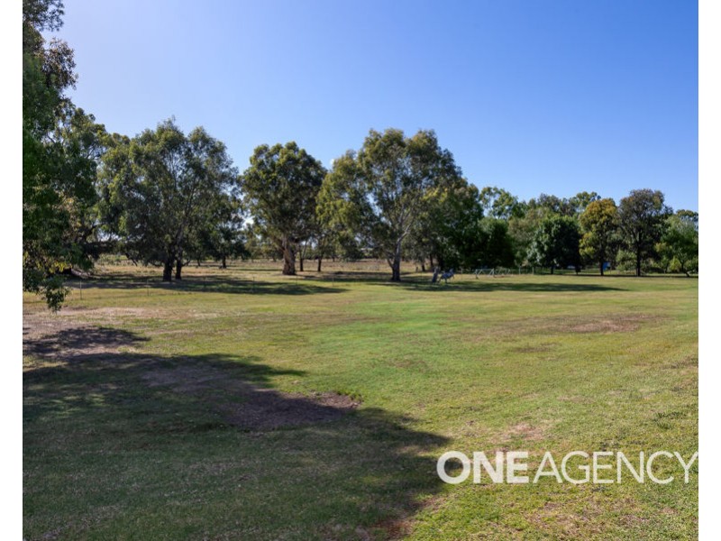 85 PLUMPTON ROAD, Lake Albert NSW 2650