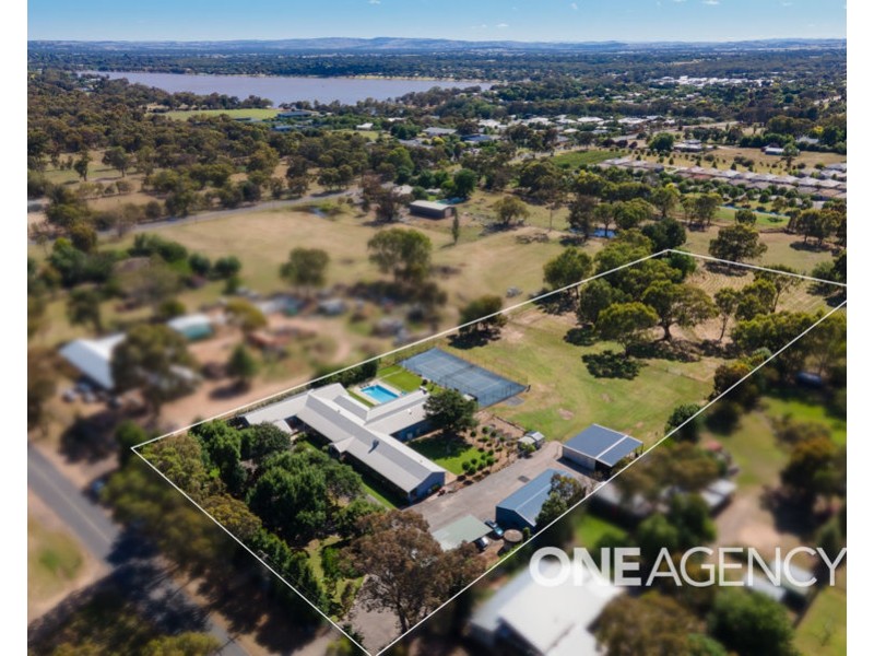85 PLUMPTON ROAD, Lake Albert NSW 2650