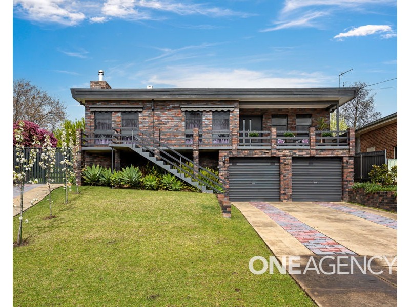 2 MACINTOSH PLACE, Kooringal NSW 2650