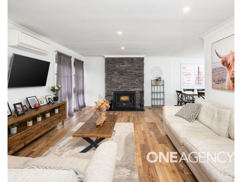 2 MACINTOSH PLACE, Kooringal NSW 2650