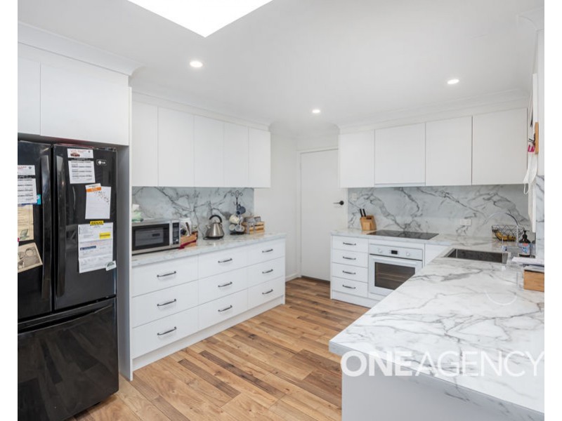 2 MACINTOSH PLACE, Kooringal NSW 2650
