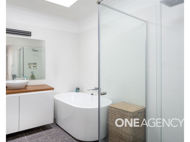 2 MACINTOSH PLACE, Kooringal NSW 2650