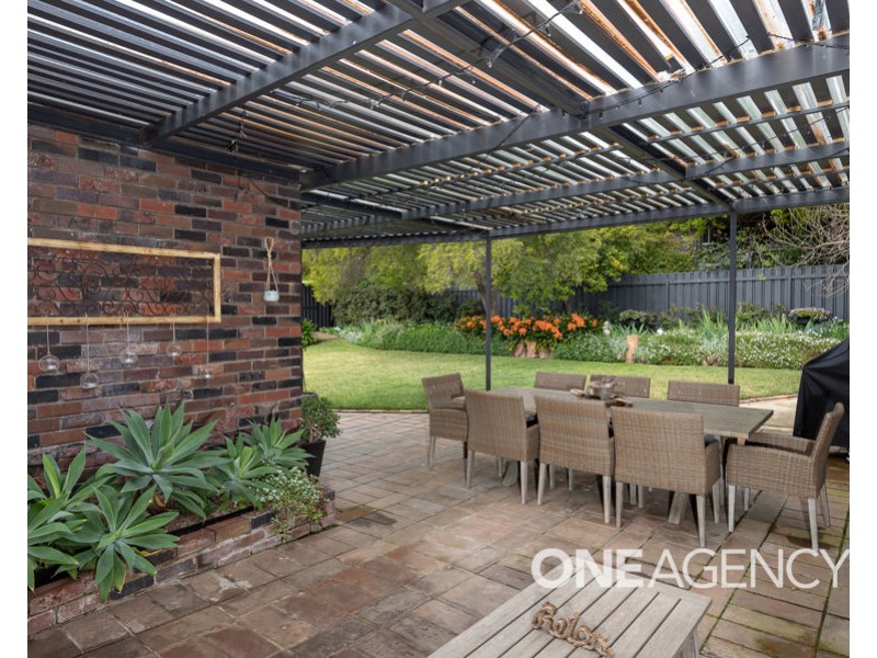 2 MACINTOSH PLACE, Kooringal NSW 2650