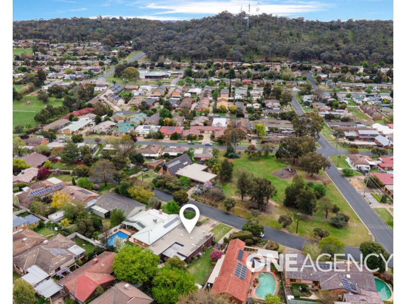 2 MACINTOSH PLACE, Kooringal NSW 2650
