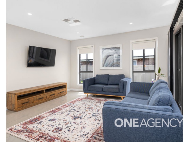 13 WHITTEN AVENUE, Boorooma NSW 2650