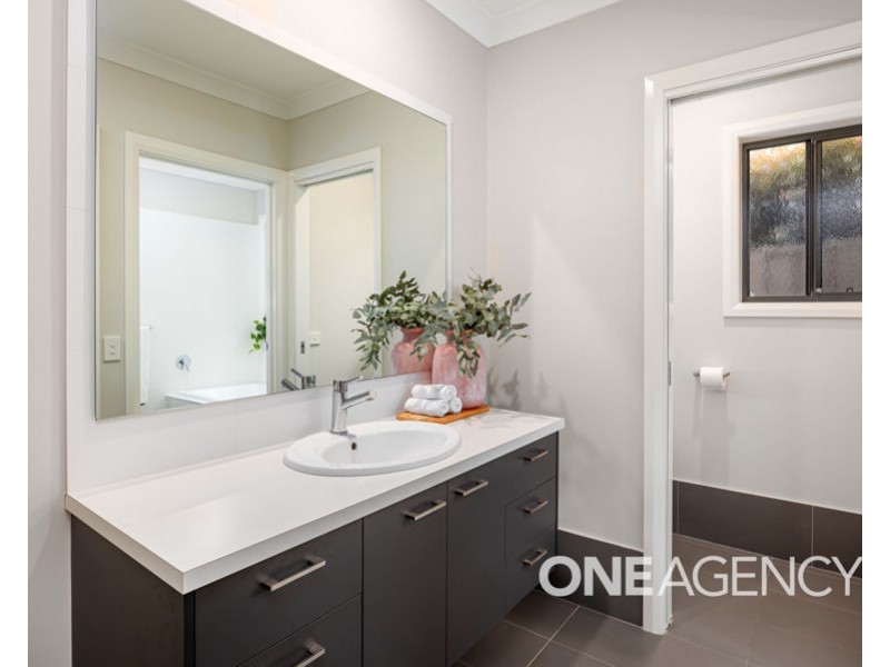 13 WHITTEN AVENUE, Boorooma NSW 2650