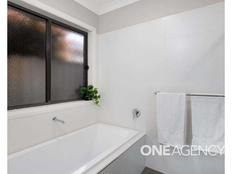 13 WHITTEN AVENUE, Boorooma NSW 2650