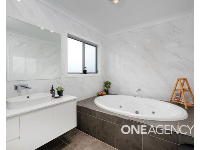 5 KYALLA PLACE, Bourkelands NSW 2650