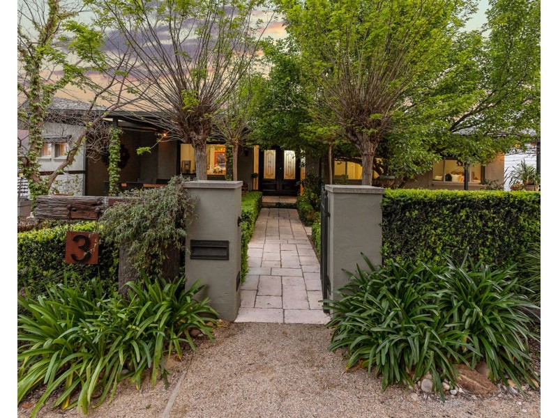 3 BELLEVUE PARADE, Kooringal NSW 2650