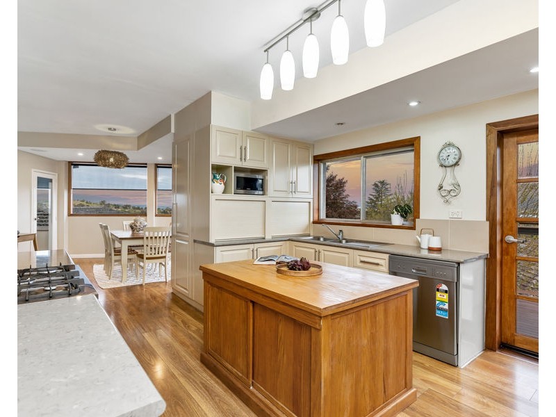 3 BELLEVUE PARADE, Kooringal NSW 2650