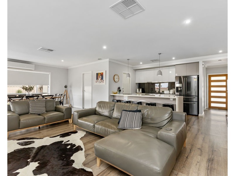 18 CHANG AVENUE, Lloyd NSW 2650