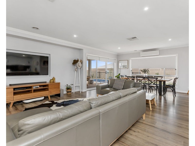 18 CHANG AVENUE, Lloyd NSW 2650