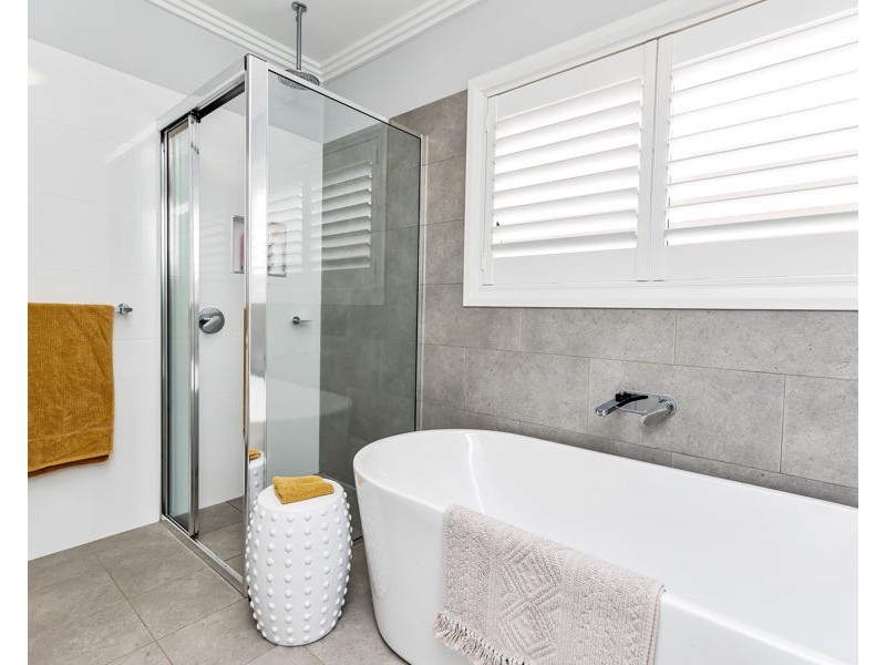 18 CHANG AVENUE, Lloyd NSW 2650