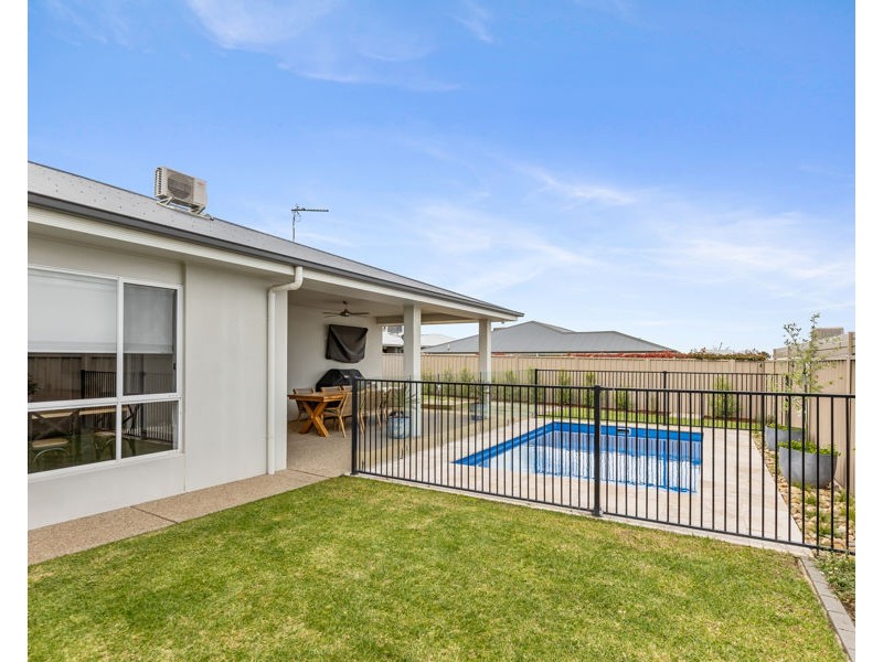 18 CHANG AVENUE, Lloyd NSW 2650