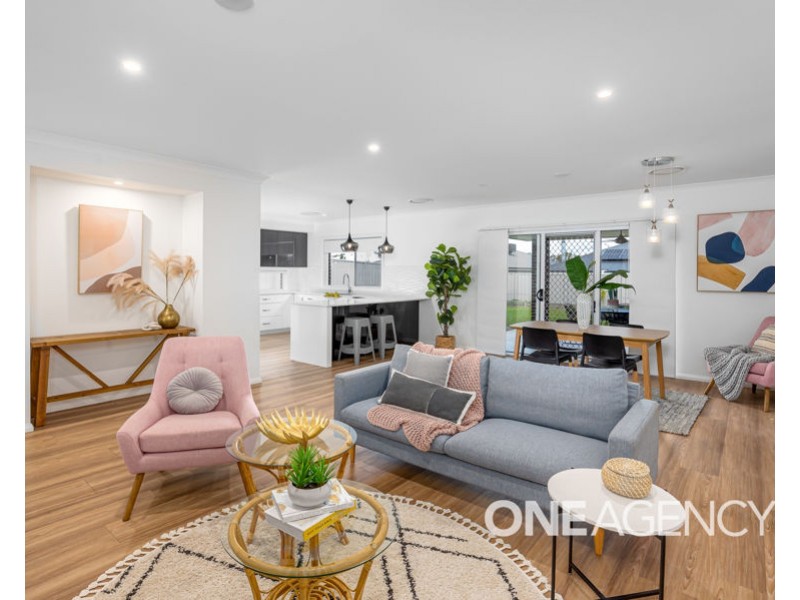 19 TURRAMIA CRESCENT, Gobbagombalin NSW 2650