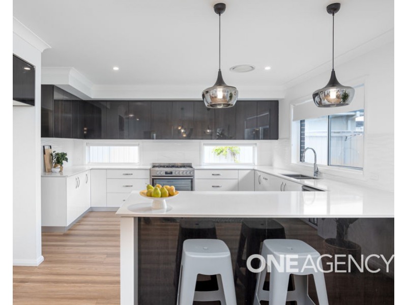 19 TURRAMIA CRESCENT, Gobbagombalin NSW 2650