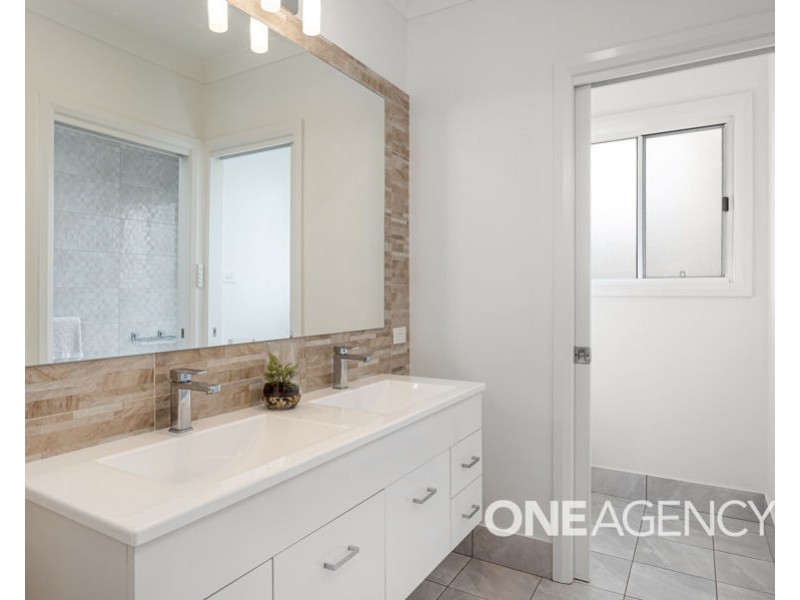 19 TURRAMIA CRESCENT, Gobbagombalin NSW 2650