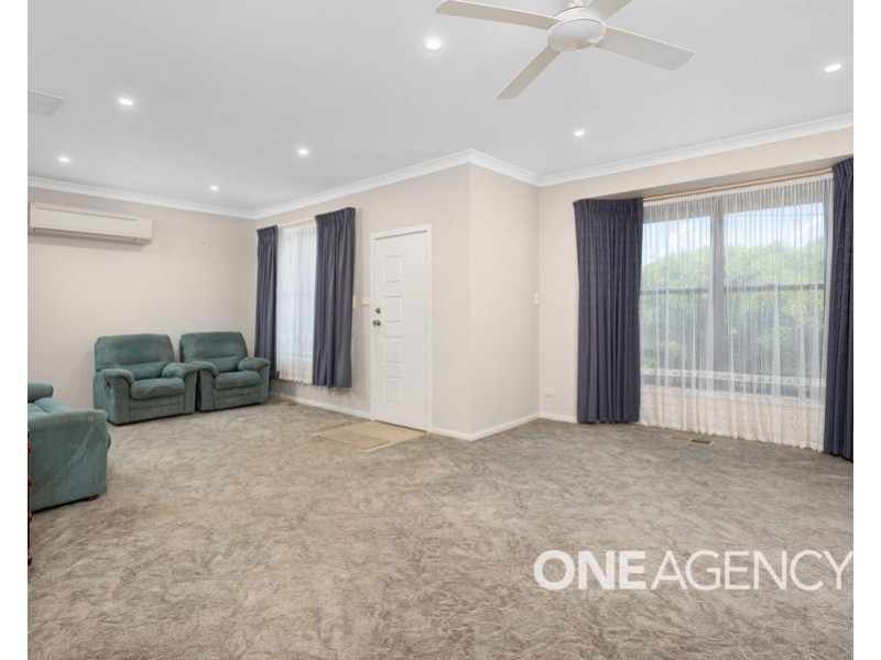 11 BOLGER AVENUE, Mount Austin NSW 2650