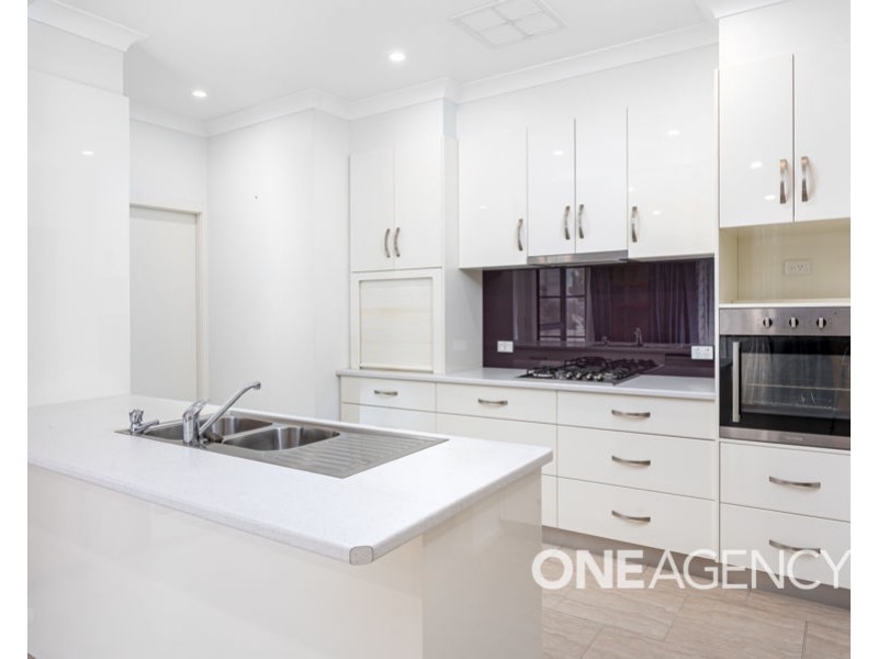 11 BOLGER AVENUE, Mount Austin NSW 2650