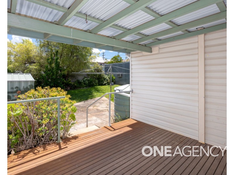 11 BOLGER AVENUE, Mount Austin NSW 2650