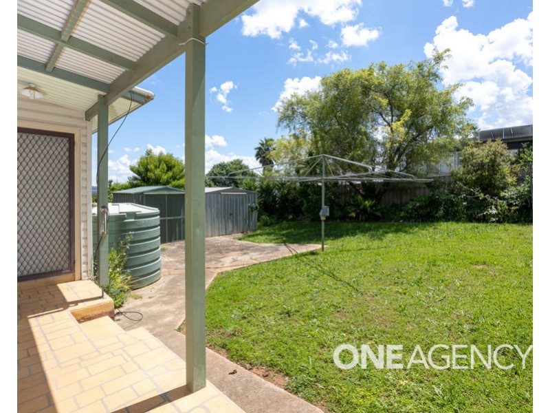 11 BOLGER AVENUE, Mount Austin NSW 2650