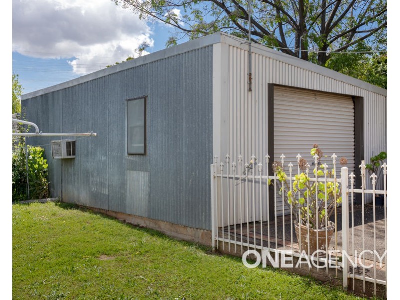 11 BOLGER AVENUE, Mount Austin NSW 2650