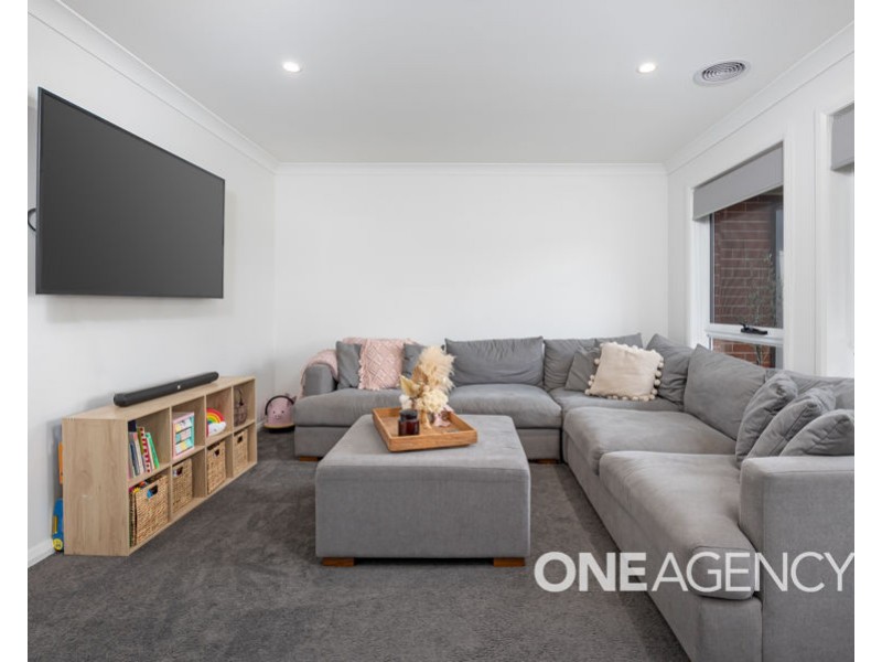 24 CHANG AVENUE, Lloyd NSW 2650