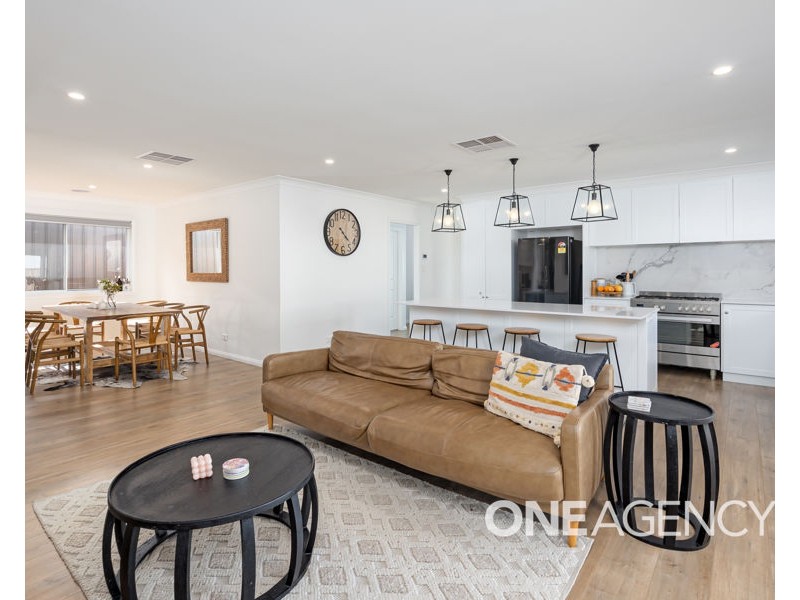 24 CHANG AVENUE, Lloyd NSW 2650