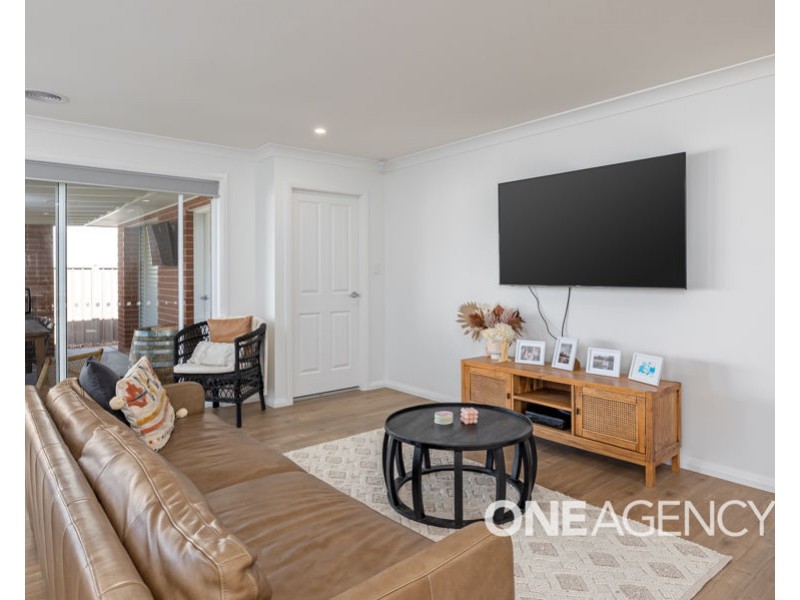 24 CHANG AVENUE, Lloyd NSW 2650