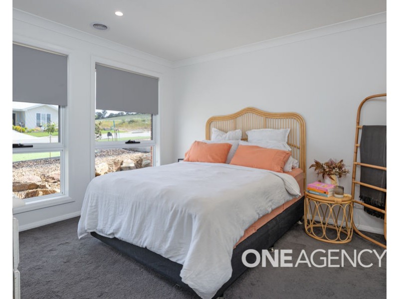 24 CHANG AVENUE, Lloyd NSW 2650