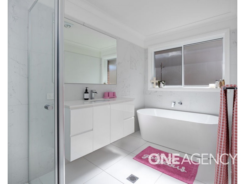 24 CHANG AVENUE, Lloyd NSW 2650