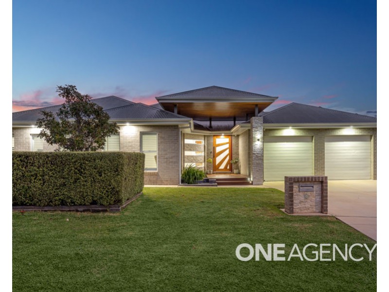 6 FLOREY STREET, Lloyd NSW 2650