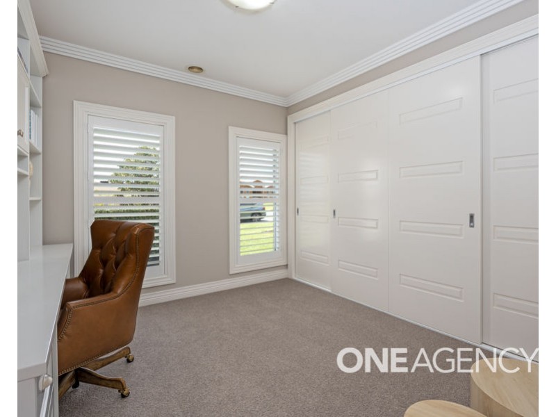 6 FLOREY STREET, Lloyd NSW 2650