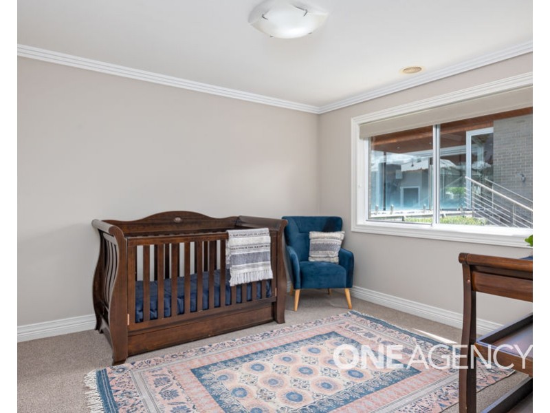 6 FLOREY STREET, Lloyd NSW 2650