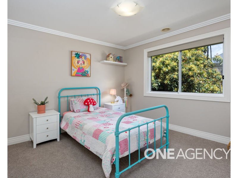 6 FLOREY STREET, Lloyd NSW 2650