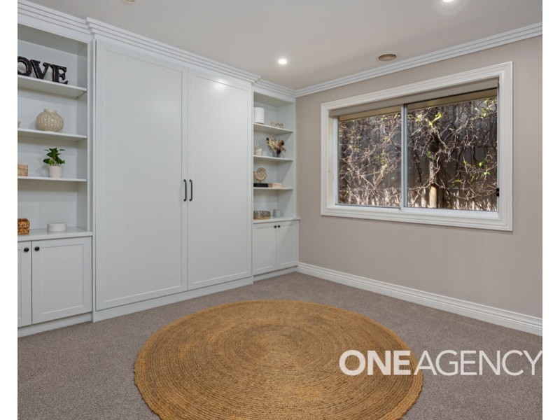 6 FLOREY STREET, Lloyd NSW 2650