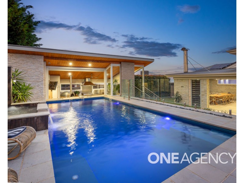 6 FLOREY STREET, Lloyd NSW 2650