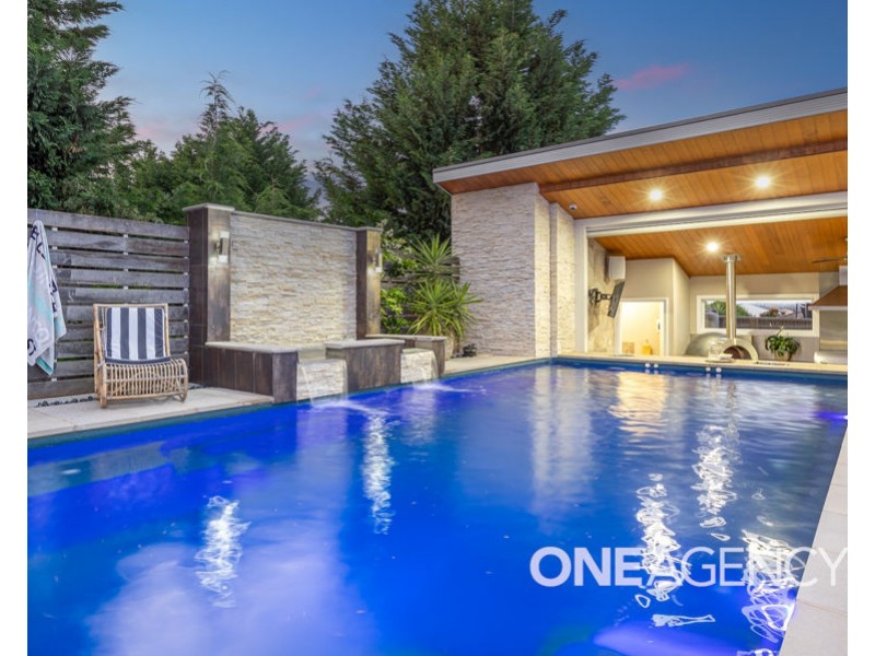 6 FLOREY STREET, Lloyd NSW 2650