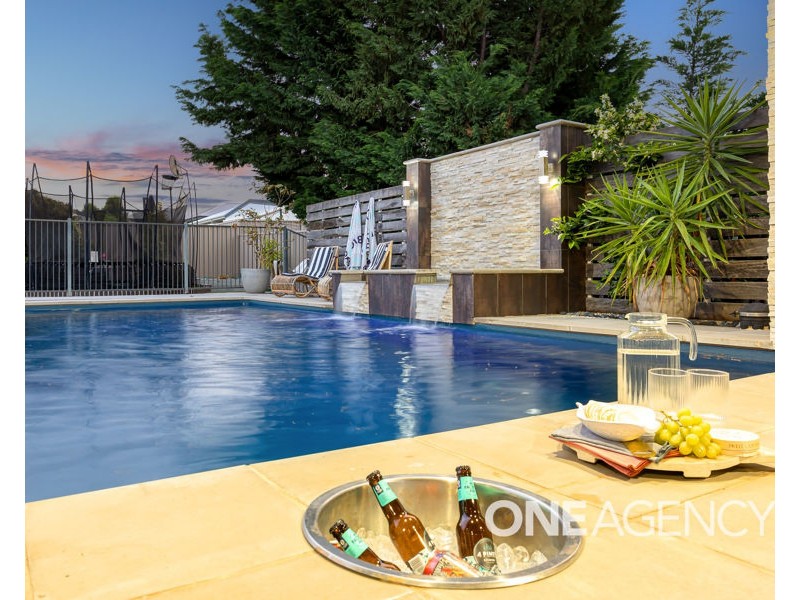 6 FLOREY STREET, Lloyd NSW 2650