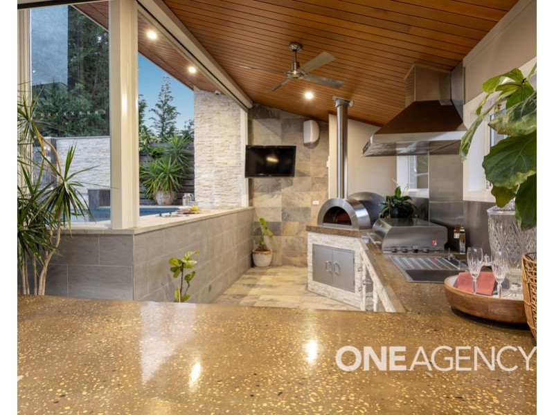 6 FLOREY STREET, Lloyd NSW 2650