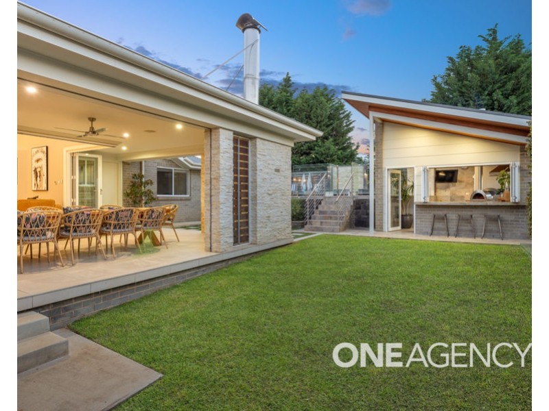 6 FLOREY STREET, Lloyd NSW 2650