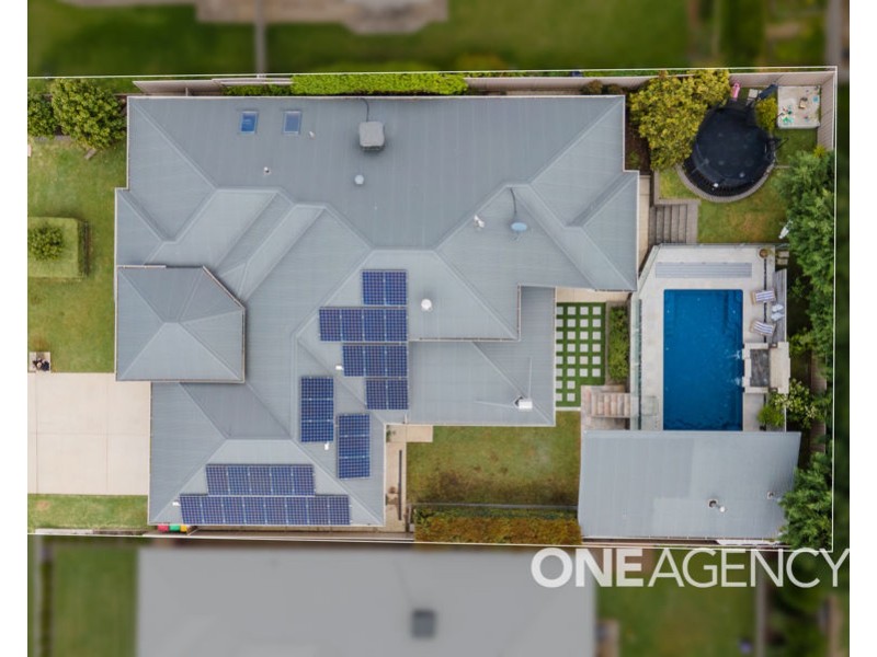 6 FLOREY STREET, Lloyd NSW 2650