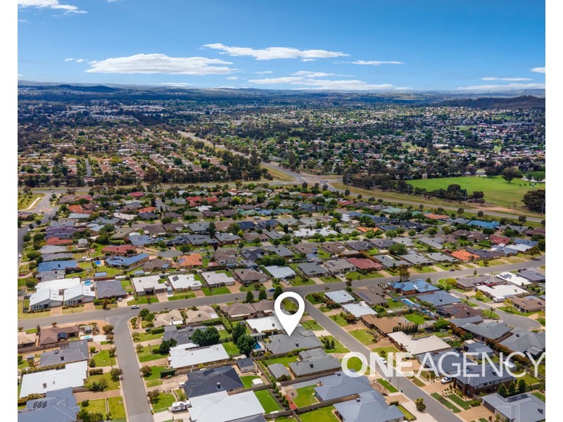 6 FLOREY STREET, Lloyd NSW 2650