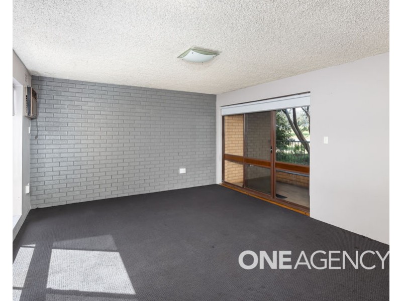 1/9 HENSCHKE AVENUE, Tolland NSW 2650