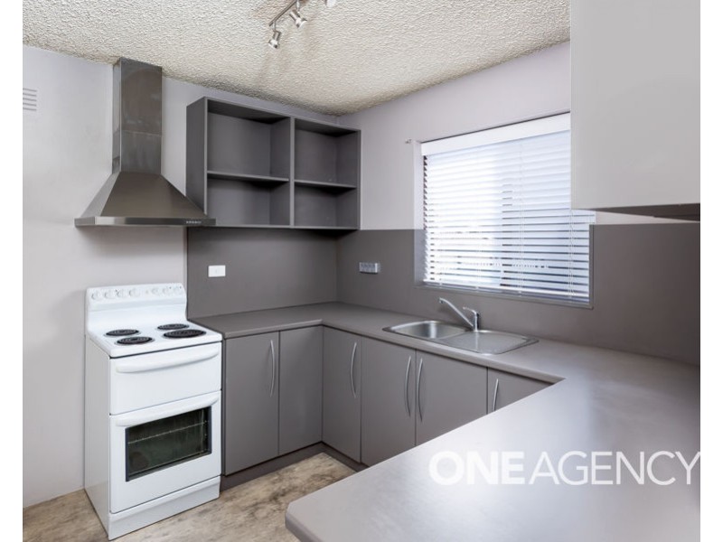 1/9 HENSCHKE AVENUE, Tolland NSW 2650