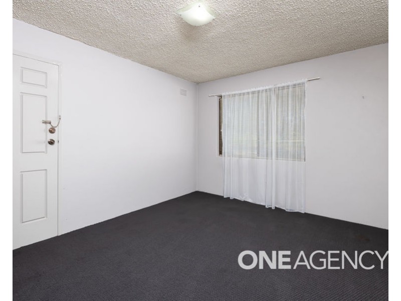 1/9 HENSCHKE AVENUE, Tolland NSW 2650