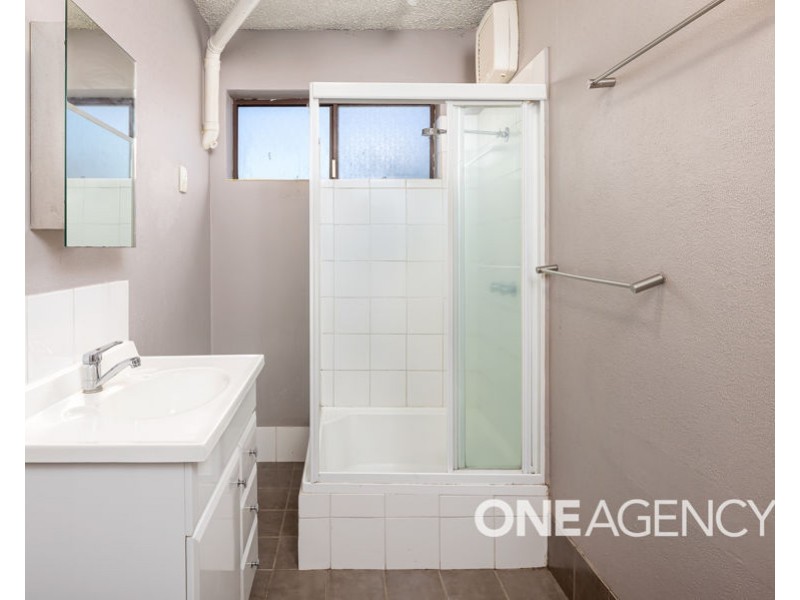 1/9 HENSCHKE AVENUE, Tolland NSW 2650