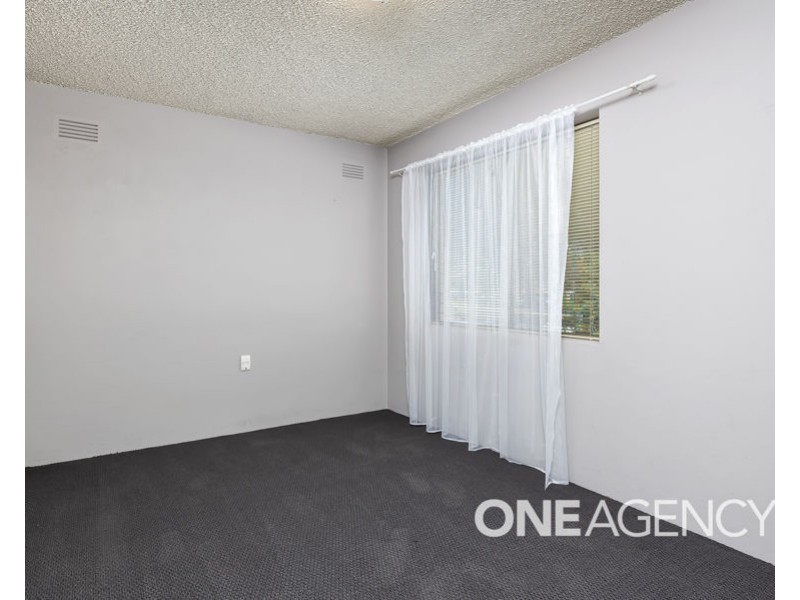 1/9 HENSCHKE AVENUE, Tolland NSW 2650